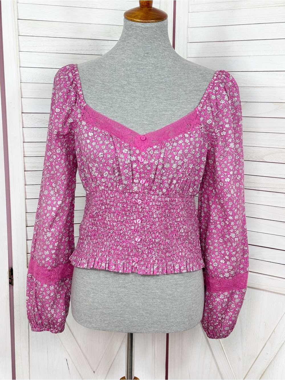 American Eagle Floral Smocked Puff Sleeve Crop Top Pink Medium Cottagecore
